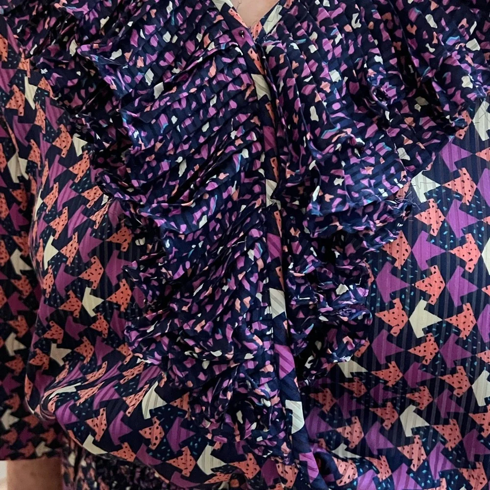 Vintage V-neck dress with ruffles neck and elastic waist band, made in Hong Kong - Picture 2 of 5